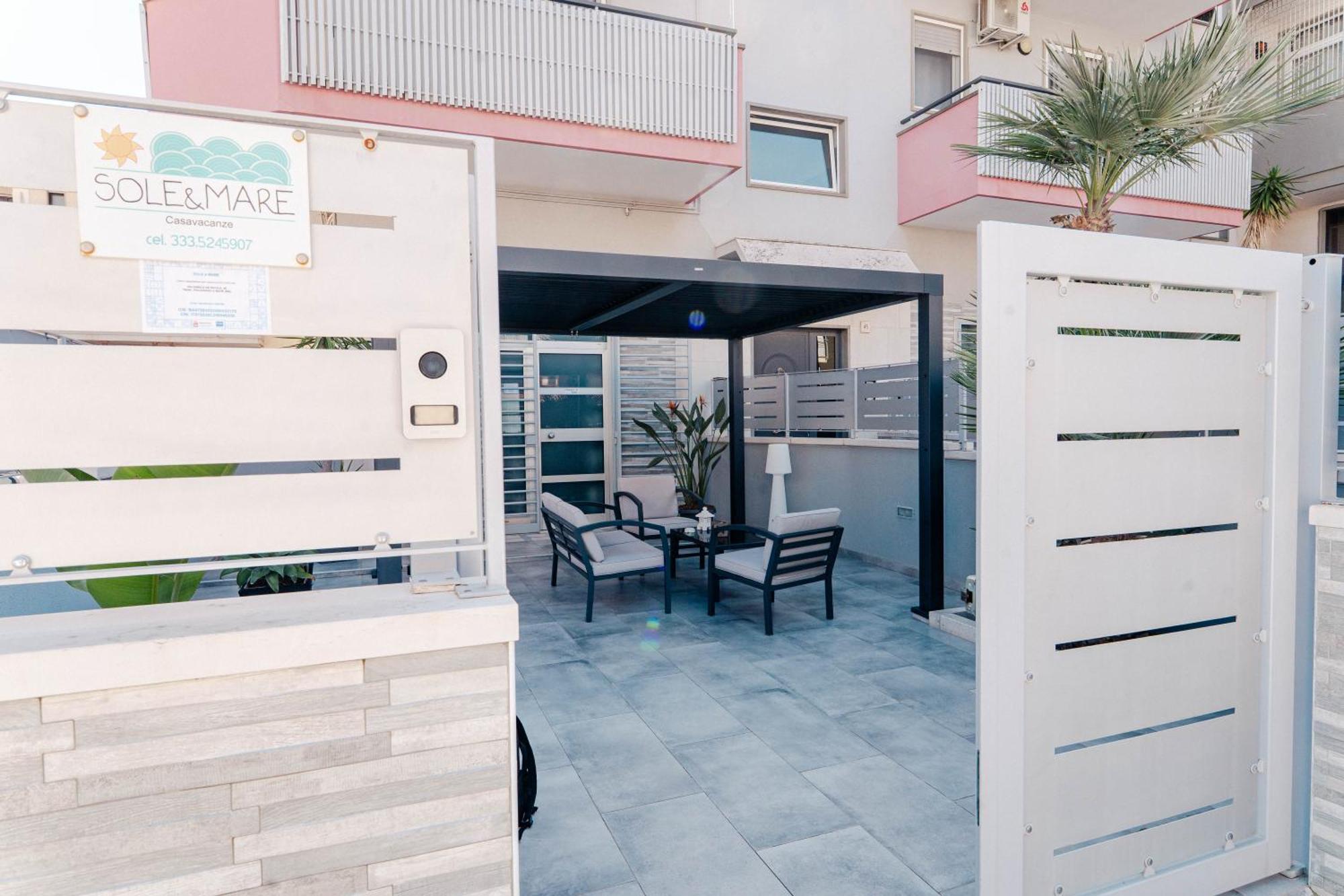 פולינאנו א מארה Appartamenti Sole&Mare מראה חיצוני תמונה